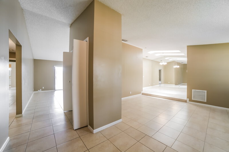 4,366/Mo, 1560 NW 99th Ave Plantation, FL 33322 Living Room View 2