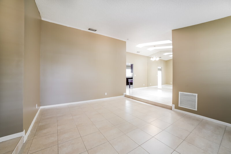 4,366/Mo, 1560 NW 99th Ave Plantation, FL 33322 Living Room View 3