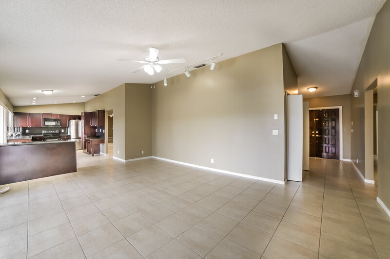 4,366/Mo, 1560 NW 99th Ave Plantation, FL 33322 Living Room View 4