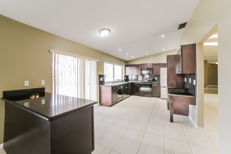 4,366/Mo, 1560 NW 99th Ave Plantation, FL 33322 Kitchen View