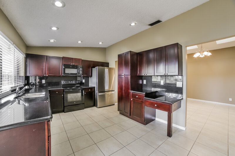 4,366/Mo, 1560 NW 99th Ave Plantation, FL 33322 Kitchen View 2