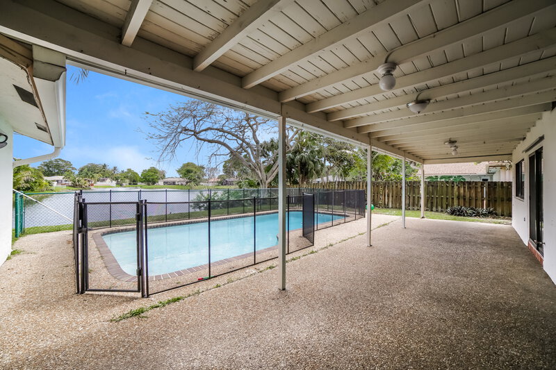 4,366/Mo, 1560 NW 99th Ave Plantation, FL 33322 Rear View
