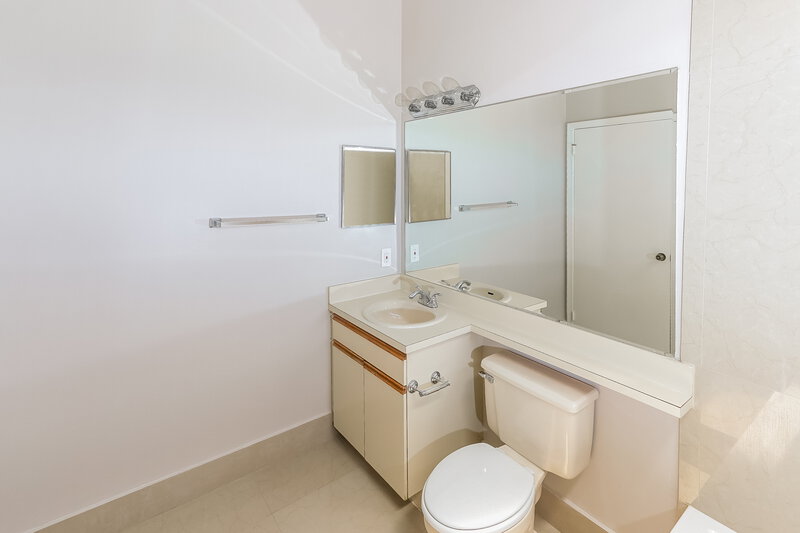 3,110/Mo, 23084 Old Inlet Bridge Dr Boca Raton, FL 33433 Main Bathroom View