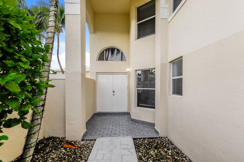 3,165/Mo, 15465 SW 49th St Miami, FL 33185 Front View