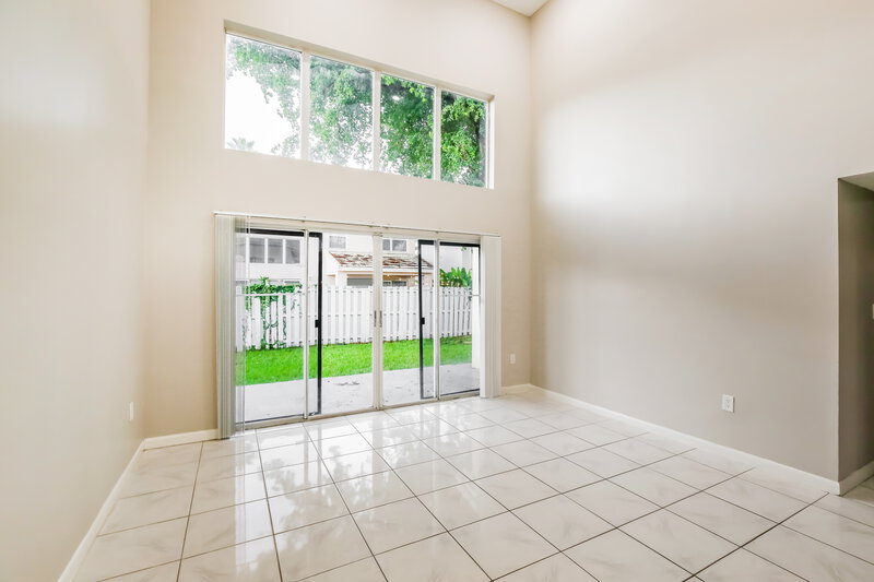 3,165/Mo, 15465 SW 49th St Miami, FL 33185 Living Room View