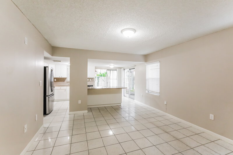 3,165/Mo, 15465 SW 49th St Miami, FL 33185 Family Room View