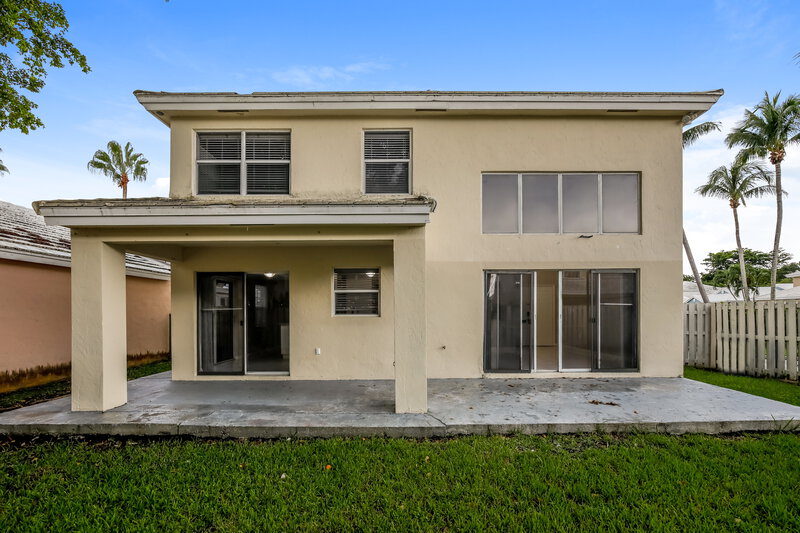 3,165/Mo, 15465 SW 49th St Miami, FL 33185 Rear View