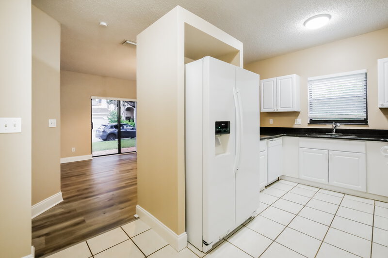 3,045/Mo, 11165 NW 34th Ct Coral Springs, FL 33065 Kitchen View