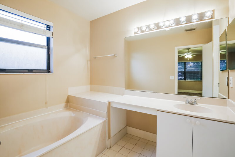 3,045/Mo, 11165 NW 34th Ct Coral Springs, FL 33065 Main Bathroom View