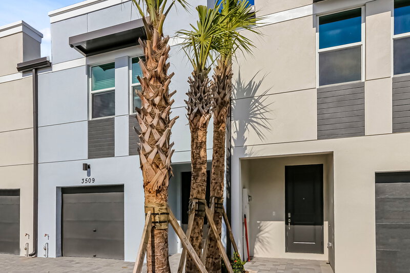 2,555/Mo, 3509 Joshua Tree St Palm Springs, FL 33461 Front View 2