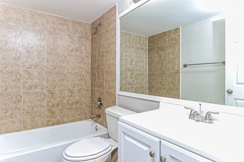 2,555/Mo, 3509 Joshua Tree St Palm Springs, FL 33461 Bathroom View