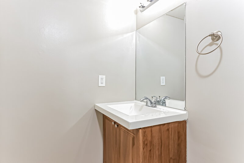 2,555/Mo, 3509 Joshua Tree St Palm Springs, FL 33461 Bathroom View 2