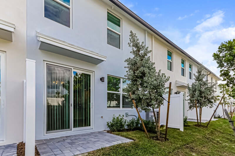 2,555/Mo, 3509 Joshua Tree St Palm Springs, FL 33461 Rear View