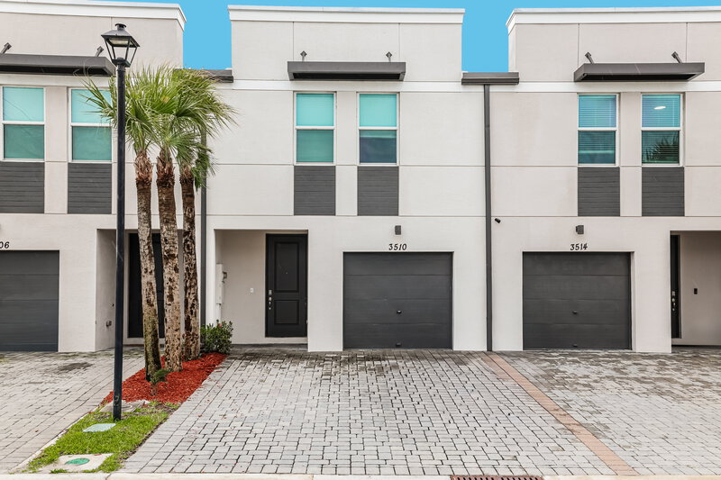 2,565/Mo, 3510 Joshua Tree St Palm Springs, FL 33461 External View