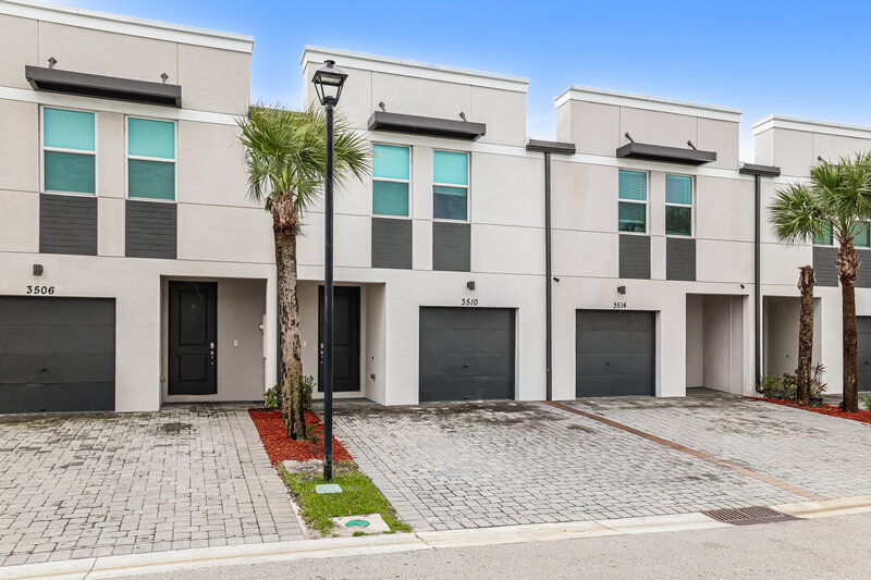 2,565/Mo, 3510 Joshua Tree St Palm Springs, FL 33461 Front View