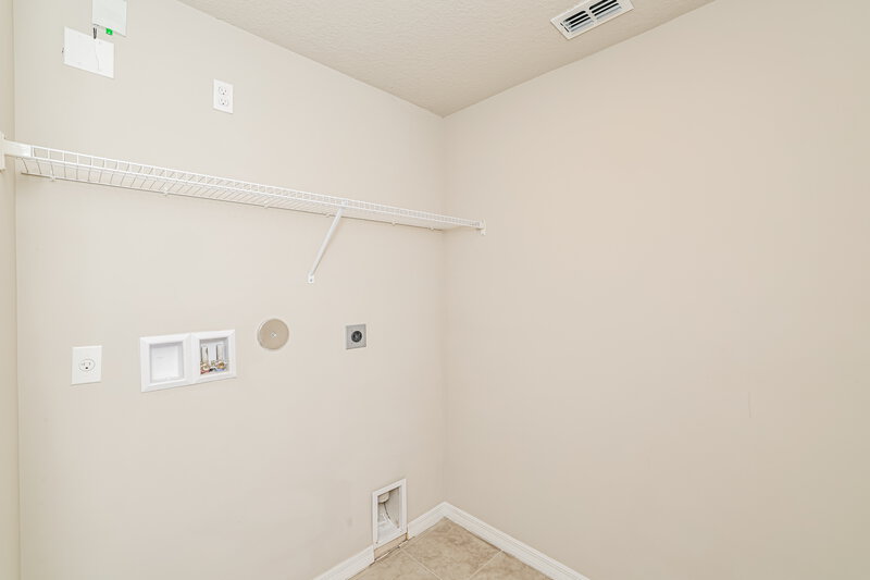 2,565/Mo, 3510 Joshua Tree St Palm Springs, FL 33461 Laundry Room View