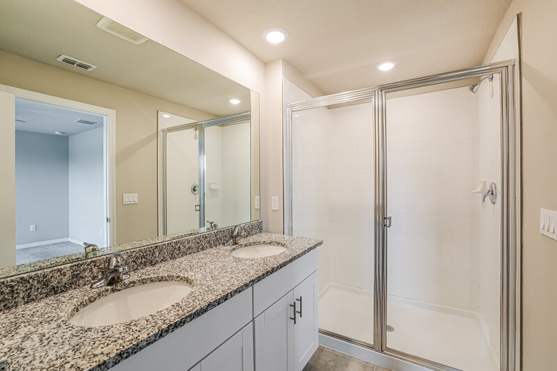 2,565/Mo, 3510 Joshua Tree St Palm Springs, FL 33461 Main Bathroom View