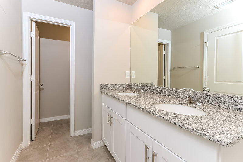 2,795/Mo, 3513 Joshua Tree St Palm Springs, FL 33461 Bathroom View