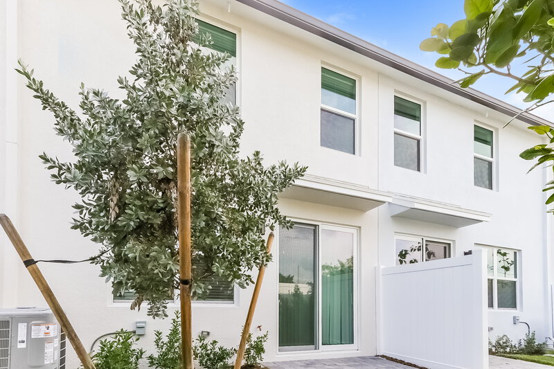 2,795/Mo, 3513 Joshua Tree St Palm Springs, FL 33461 Rear View