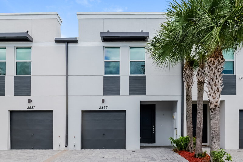 2,575/Mo, 3533 Joshua Tree St Palm Springs, FL 33461 External View