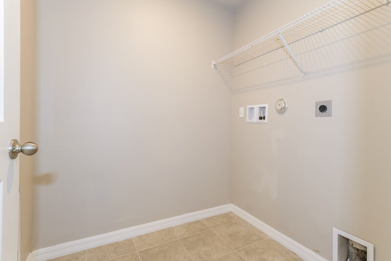 2,575/Mo, 3533 Joshua Tree St Palm Springs, FL 33461 Laundry Room View