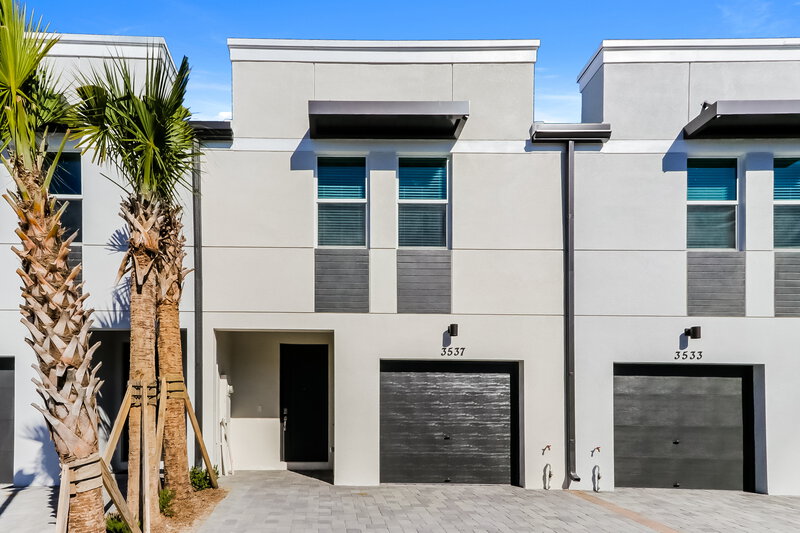 2,870/Mo, 3537 Joshua Tree St Palm Springs, FL 33461 External View