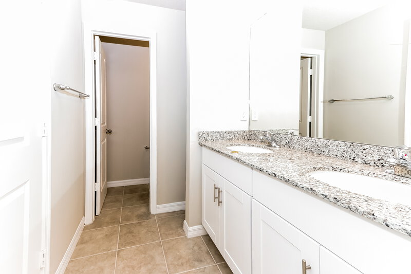 2,870/Mo, 3537 Joshua Tree St Palm Springs, FL 33461 Main Bathroom View