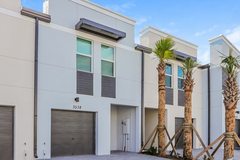 2,905/Mo, 3538 Joshua Tree St Palm Springs, FL 33461 Front View