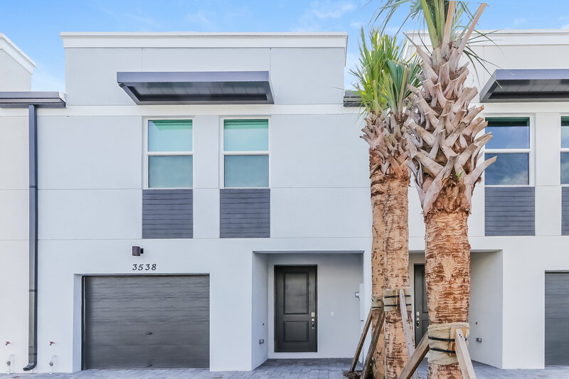 2,905/Mo, 3538 Joshua Tree St Palm Springs, FL 33461 Front View 2