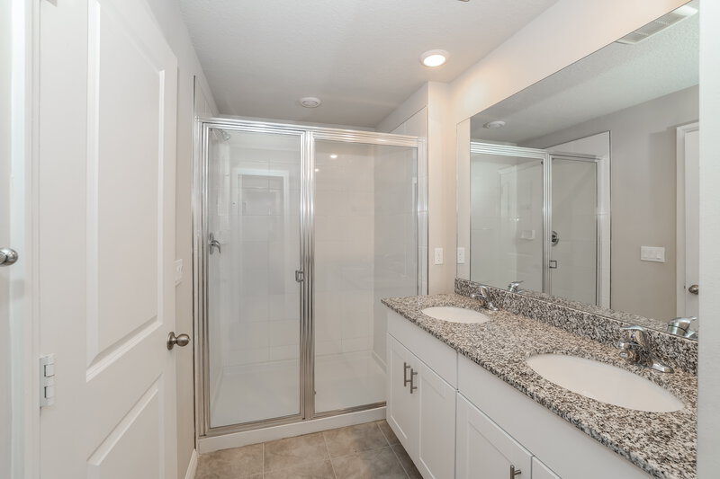 2,390/Mo, 3557 San Bernardino Way Palm Springs, FL 33461 Main Bathroom View