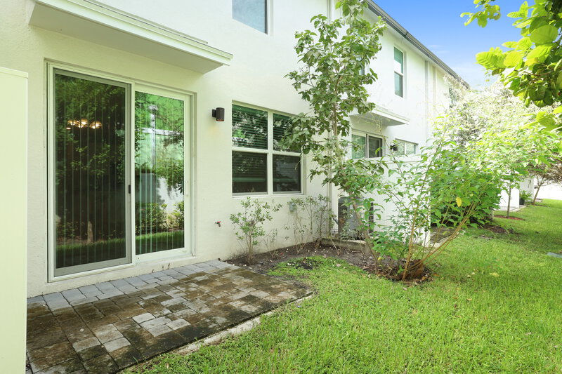 2,390/Mo, 3557 San Bernardino Way Palm Springs, FL 33461 Rear View 2