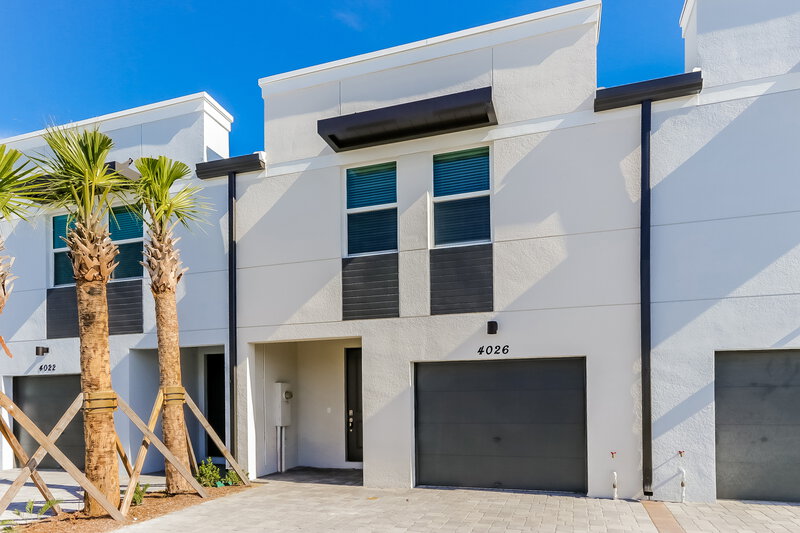 2,720/Mo, 4026 Hot Springs Ave Palm Springs, FL 33461 Front View