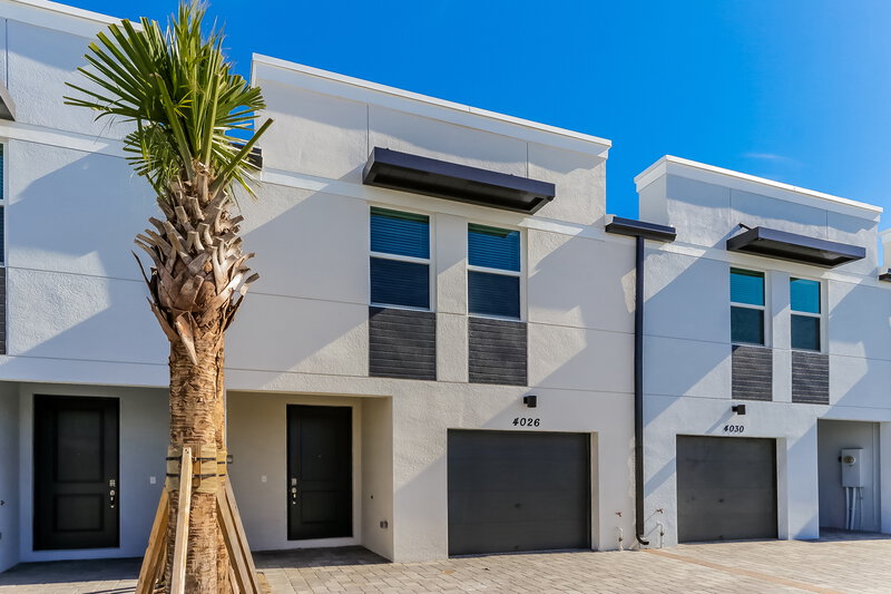 2,720/Mo, 4026 Hot Springs Ave Palm Springs, FL 33461 Front View 2