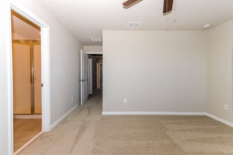 2,720/Mo, 4026 Hot Springs Ave Palm Springs, FL 33461 Main Bedroom View 2