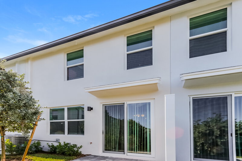 2,720/Mo, 4026 Hot Springs Ave Palm Springs, FL 33461 Rear View