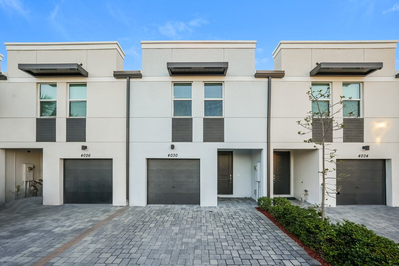 2,720/Mo, 4030 Hot Springs Ave Palm Springs, FL 33461 External View