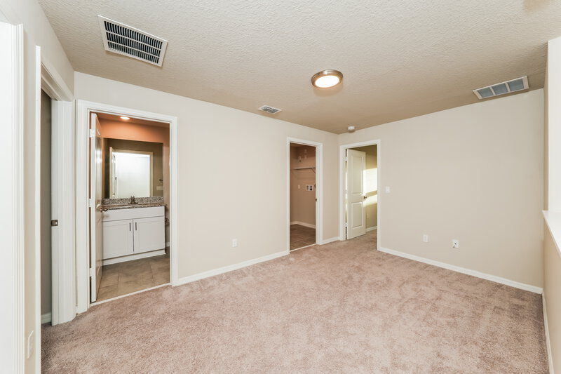 2,720/Mo, 4030 Hot Springs Ave Palm Springs, FL 33461 Main Bedroom View 3