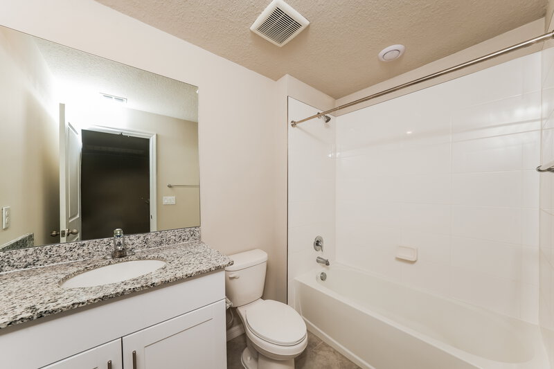 2,720/Mo, 4030 Hot Springs Ave Palm Springs, FL 33461 Main Bathroom View 2