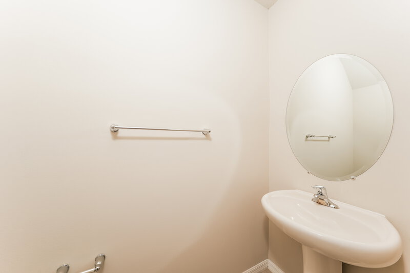 2,720/Mo, 4030 Hot Springs Ave Palm Springs, FL 33461 Powder Room View