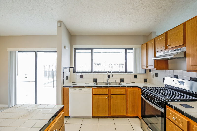 3,375/Mo, 15024 SW 144th Pl Miami, FL 33186 Kitchen View 2
