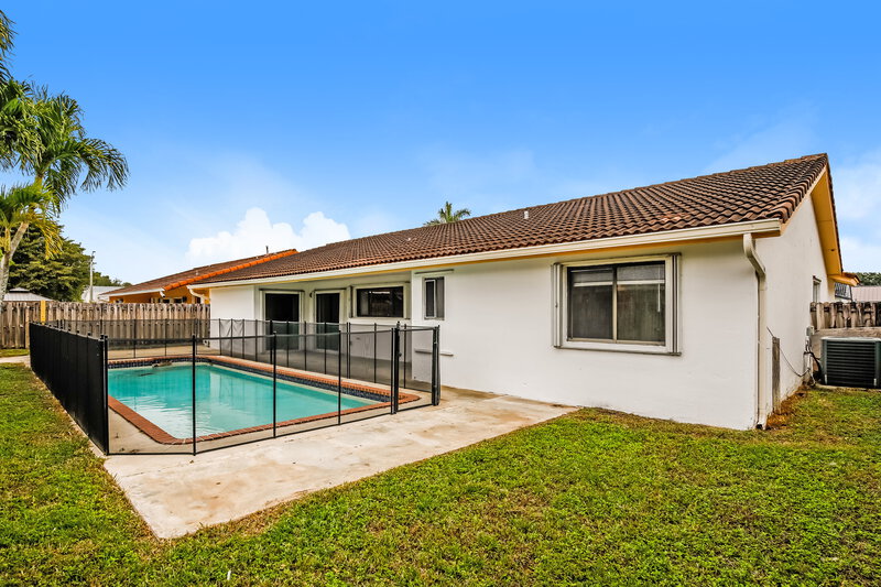 3,375/Mo, 15024 SW 144th Pl Miami, FL 33186 Rear View