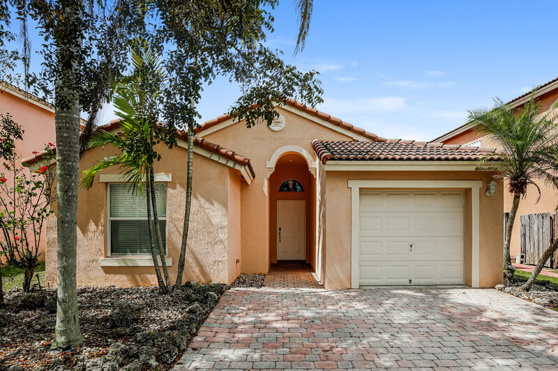 2,445/Mo, 1538 SE 20th Pl Homestead, FL 33035 External View