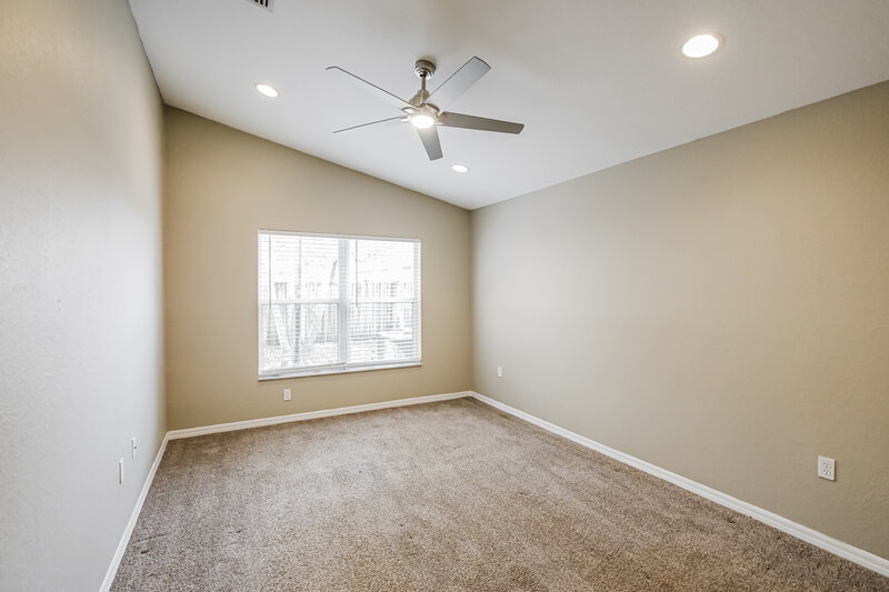 2,445/Mo, 1538 SE 20th Pl Homestead, FL 33035 Primary Bedroom View 2