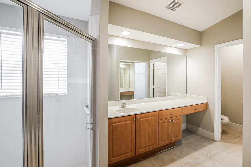 2,445/Mo, 1538 SE 20th Pl Homestead, FL 33035 Main Bathroom View