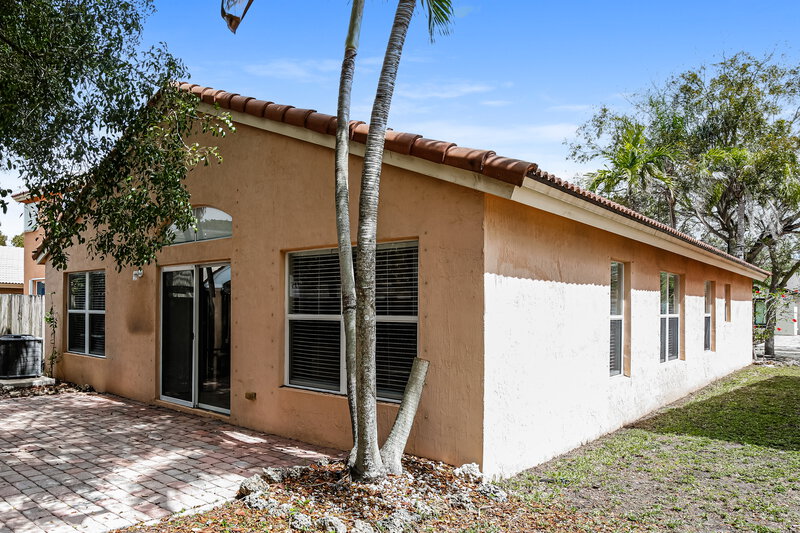 2,445/Mo, 1538 SE 20th Pl Homestead, FL 33035 Rear View
