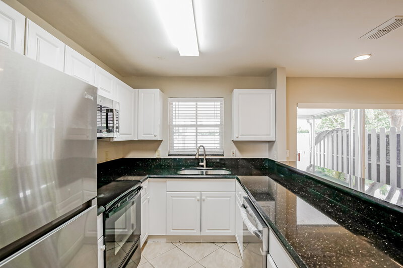 3,110/Mo, 3327 Bonito Ln Margate, FL 33063 Kitchen View