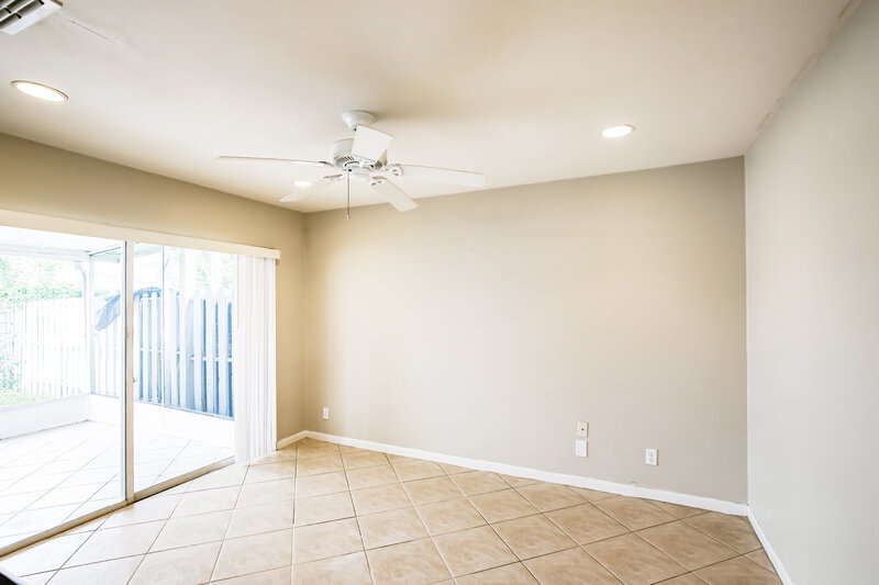 3,110/Mo, 3327 Bonito Ln Margate, FL 33063 Family Room View