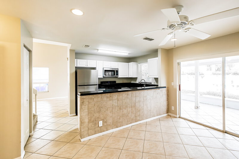 3,110/Mo, 3327 Bonito Ln Margate, FL 33063 Family Room View 2