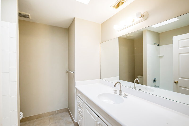 3,110/Mo, 3327 Bonito Ln Margate, FL 33063 Main Bathroom View