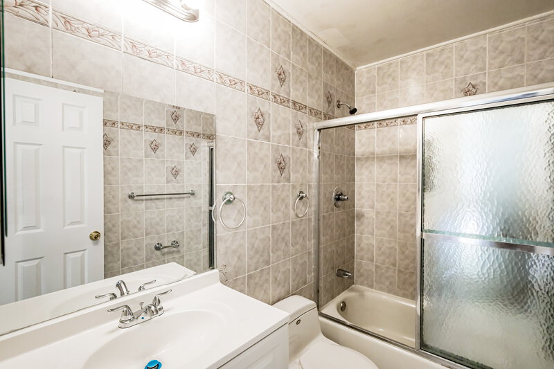 3,110/Mo, 3327 Bonito Ln Margate, FL 33063 Bathroom View